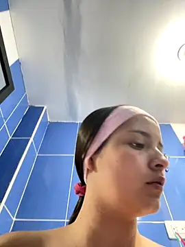 Mia jhoonson online show from 11/01/25, 11:09