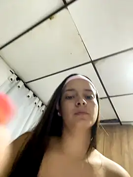 Mia jhoonson online show from 11/08/25, 10:08