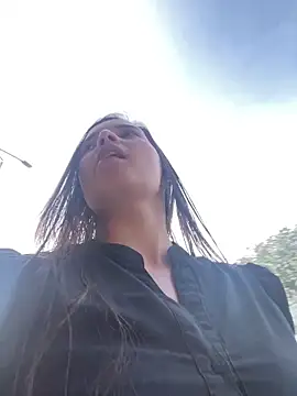 Mia jhoonson online show from 11/08/25, 10:13