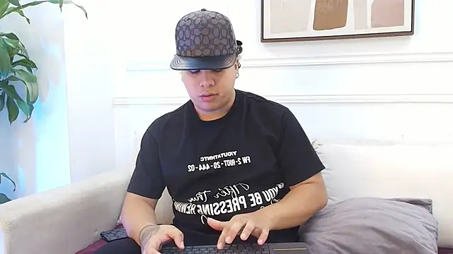 Snapshot of Naim_Bennetsex chatting on 10/08/25, 06:41 Naim Bennetsex online show from 10/08/25, 06:41