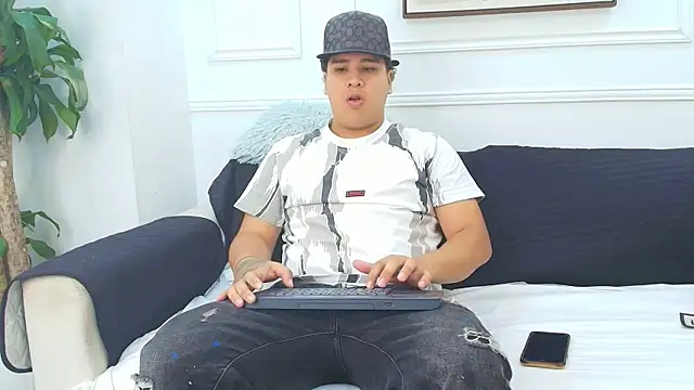 Snapshot of Naim_Bennetsex chatting on 10/11/25, 06:31 Naim Bennetsex online show from 10/11/25, 06:31