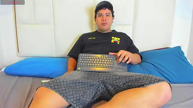 Snapshot of Naim_Bennetsex chatting on 09/10/25, 04:39 Naim Bennetsex online show from 09/10/25, 04:39