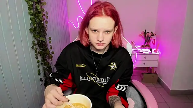 Elieiza xo online show from 10/28/25, 10:25