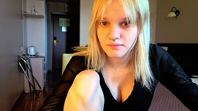 Snapshot of Elieiza_xo chatting on 06/01/26, 08:36 Elieiza xo online show from 06/01/26, 08:36