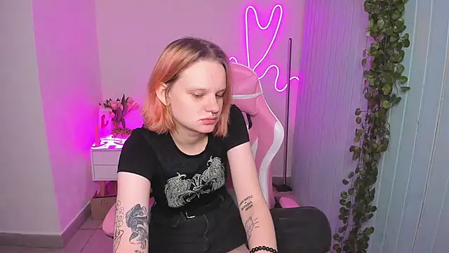 Elieiza xo online show from 10/18/25, 10:17