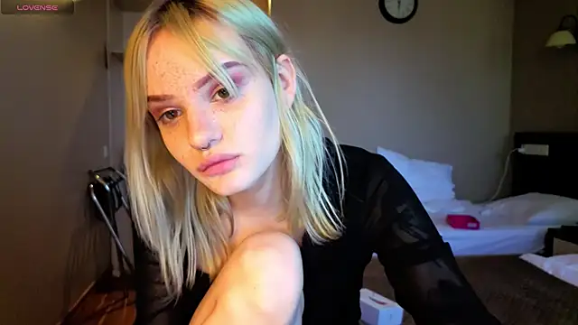 Snapshot of Elieiza_xo chatting on 06/02/26, 11:10 Elieiza xo online show from 06/02/26, 11:10
