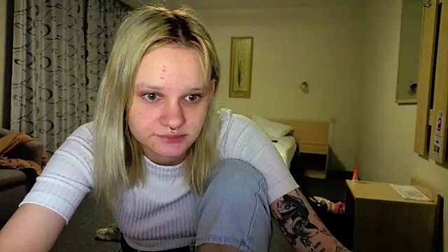 Snapshot of Elieiza_xo chatting on 05/27/26, 06:59 Elieiza xo online show from 05/27/26, 06:59