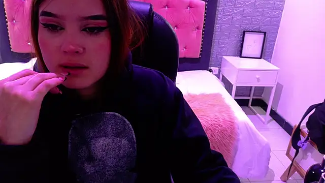 Natalie loffreda online show from 10/03/25, 02:48