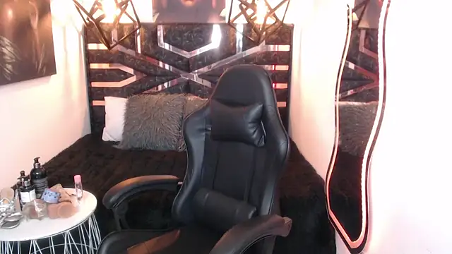 Natalie loffreda online show from 04/13/26, 07:40