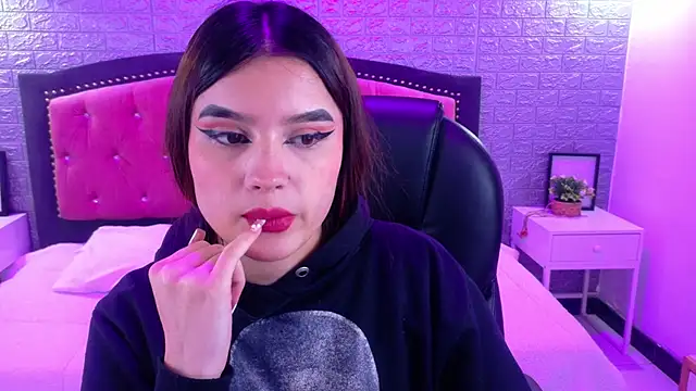 Natalie loffreda online show from 11/28/25, 03:07