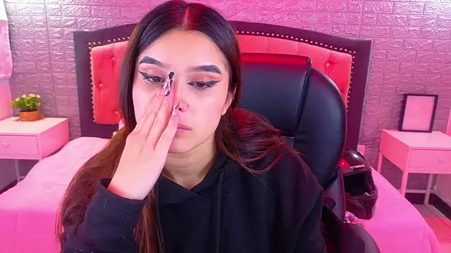 Natalie loffreda online show from 12/23/25, 03:06