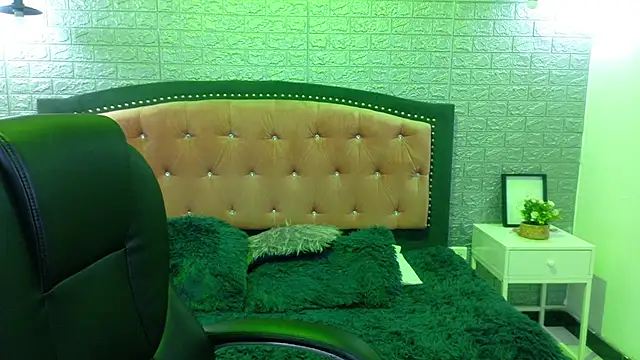 Natalie loffreda online show from 10/21/25, 03:06