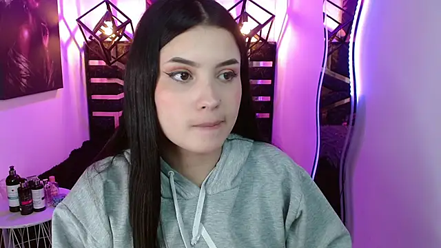 Snapshot of Natalie_loffreda chatting on 06/05/26, 08:03 Natalie loffreda online show from 06/05/26, 08:03