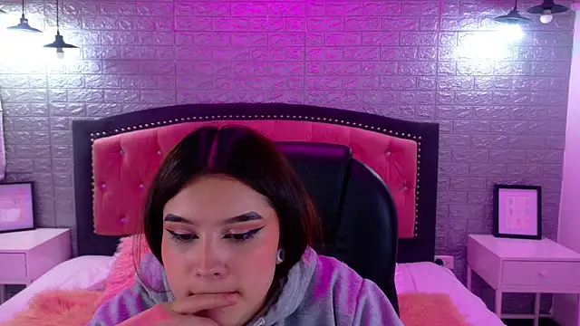 Natalie loffreda online show from 09/20/25, 03:00