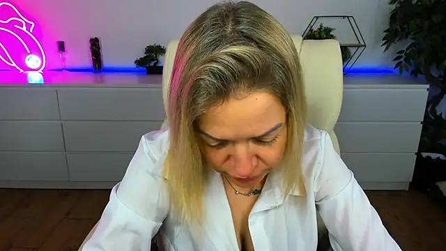 Anna Snows online show from 11/25/25, 06:36