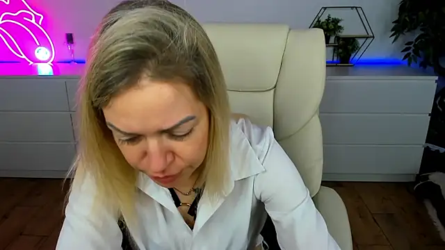 Anna Snows online show from 11/26/25, 06:35