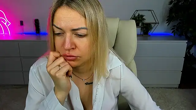 Anna Snows online show from 10/30/25, 06:34