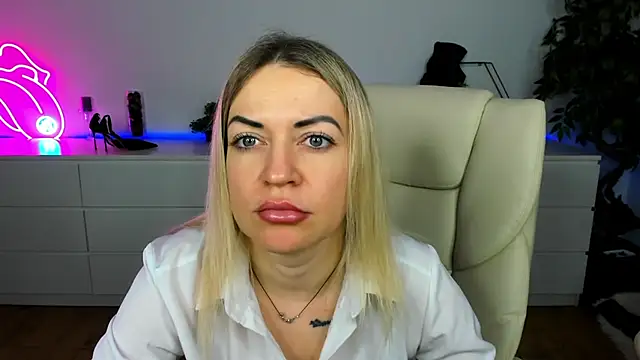 Anna Snows online show from 12/01/25, 06:53