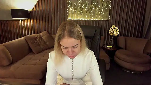 Anna Snows online show from 12/23/25, 06:12