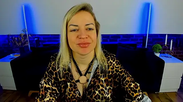 Anna Snows online show from 10/25/25, 06:08