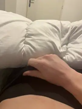 Snapshot of enzoyoungbisex chatting on 02/13/26, 08:31 enzoyoungbisex online show from 02/13/26, 08:31