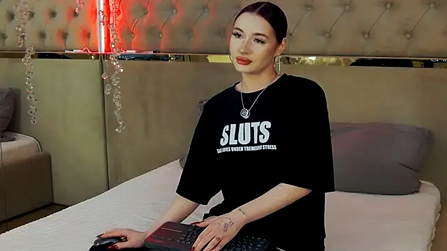 RoxyDoll  online show from 10/15/25, 05:10