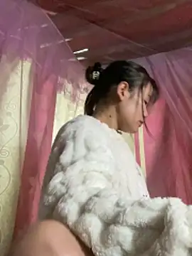 PhanHaa online show from 12/17/25, 12:10