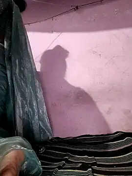 Snapshot of Riya_hot12 chatting on 10/05/25, 04:20 Riya hot12 online show from 10/05/25, 04:20