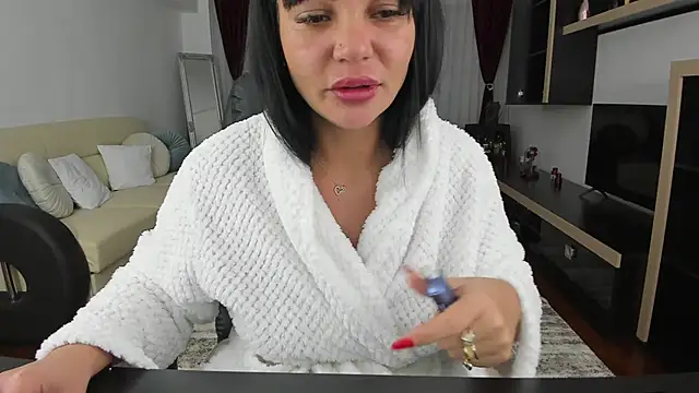 Snapshot of Ella_sweety00 chatting on 01/15/26, 03:15 Ella sweety00 online show from 01/15/26, 03:15