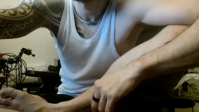 Snapshot of th1_ chatting on 05/27/26, 01:57 th1 online show from 05/27/26, 01:57