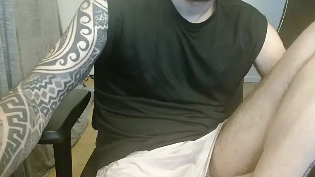 Snapshot of th1_ chatting on 05/18/26, 05:02 th1 online show from 05/18/26, 05:02