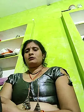 Snapshot of Hot-piuy chatting on 10/29/25, 04:06 Hot-piuy online show from 10/29/25, 04:06