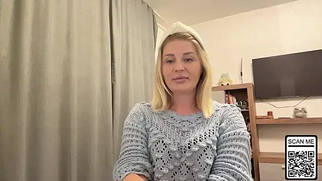 Snapshot of Blondie_xoxoxo chatting on 10/04/25, 05:25 Blondie xoxoxo online show from 10/04/25, 05:25