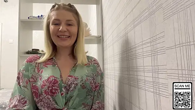 Snapshot of Blondie_xoxoxo chatting on 11/23/25, 06:40 Blondie xoxoxo online show from 11/23/25, 06:40