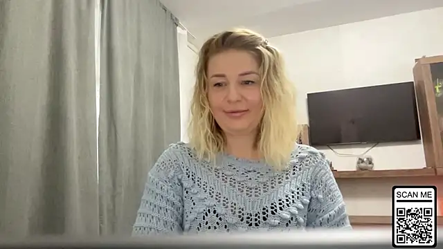 Snapshot of Blondie_xoxoxo chatting on 10/10/25, 07:31 Blondie xoxoxo online show from 10/10/25, 07:31