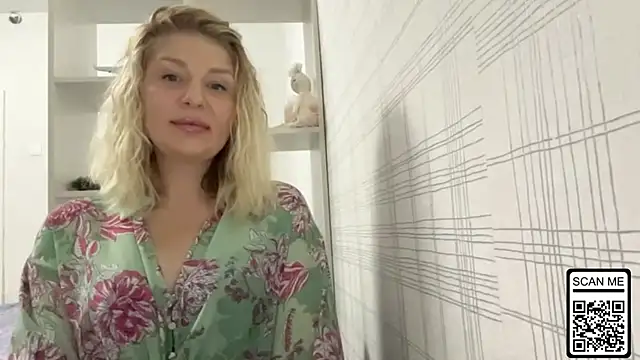 Snapshot of Blondie_xoxoxo chatting on 11/08/25, 09:51 Blondie xoxoxo online show from 11/08/25, 09:51