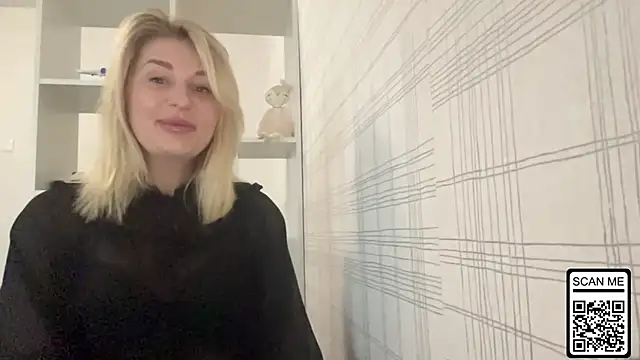 Snapshot of Blondie_xoxoxo chatting on 11/17/25, 07:56 Blondie xoxoxo online show from 11/17/25, 07:56