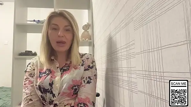 Snapshot of Blondie_xoxoxo chatting on 11/16/25, 07:51 Blondie xoxoxo online show from 11/16/25, 07:51