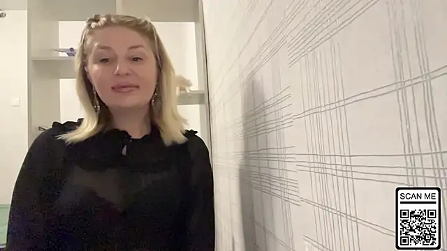 Snapshot of Blondie_xoxoxo chatting on 11/01/25, 04:23 Blondie xoxoxo online show from 11/01/25, 04:23