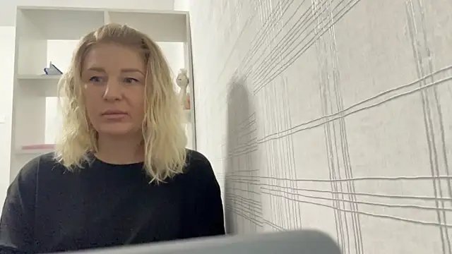 Snapshot of Blondie_xoxoxo chatting on 09/25/25, 07:58 Blondie xoxoxo online show from 09/25/25, 07:58