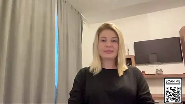 Snapshot of Blondie_xoxoxo chatting on 10/07/25, 08:26 Blondie xoxoxo online show from 10/07/25, 08:26