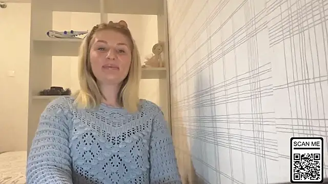 Snapshot of Blondie_xoxoxo chatting on 11/28/25, 05:02 Blondie xoxoxo online show from 11/28/25, 05:02