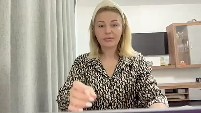 Snapshot of Blondie_xoxoxo chatting on 09/11/25, 05:07 Blondie xoxoxo online show from 09/11/25, 05:07