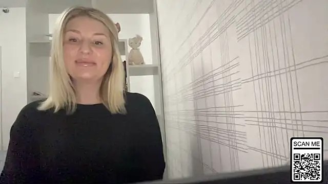 Snapshot of Blondie_xoxoxo chatting on 10/29/25, 10:25 Blondie xoxoxo online show from 10/29/25, 10:25