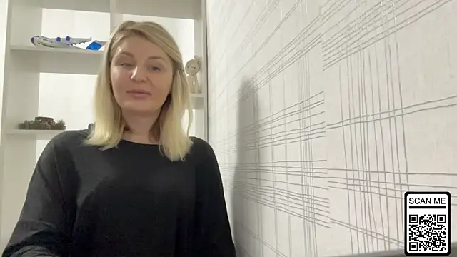 Snapshot of Blondie_xoxoxo chatting on 11/27/25, 04:18 Blondie xoxoxo online show from 11/27/25, 04:18