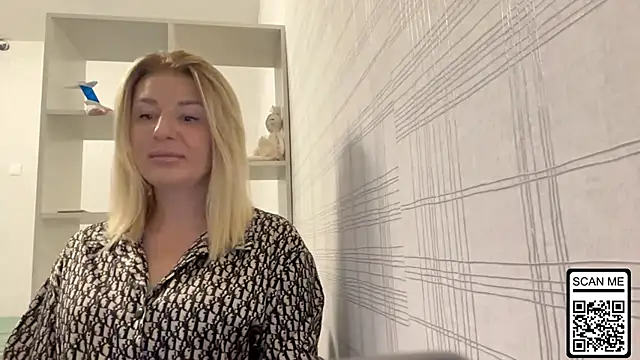 Snapshot of Blondie_xoxoxo chatting on 10/14/25, 06:58 Blondie xoxoxo online show from 10/14/25, 06:58