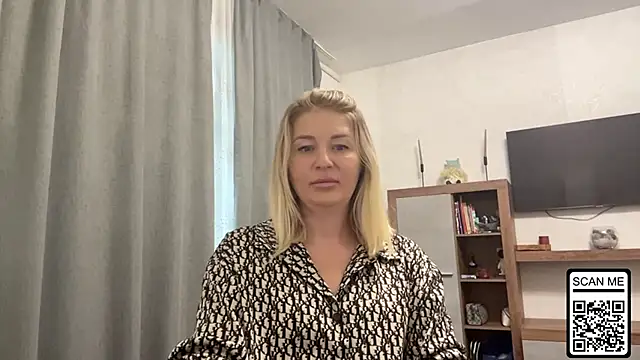 Snapshot of Blondie_xoxoxo chatting on 10/03/25, 09:11 Blondie xoxoxo online show from 10/03/25, 09:11
