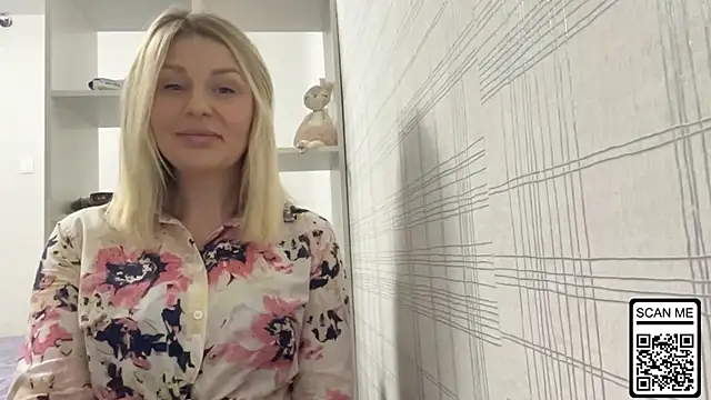 Snapshot of Blondie_xoxoxo chatting on 11/10/25, 05:18 Blondie xoxoxo online show from 11/10/25, 05:18