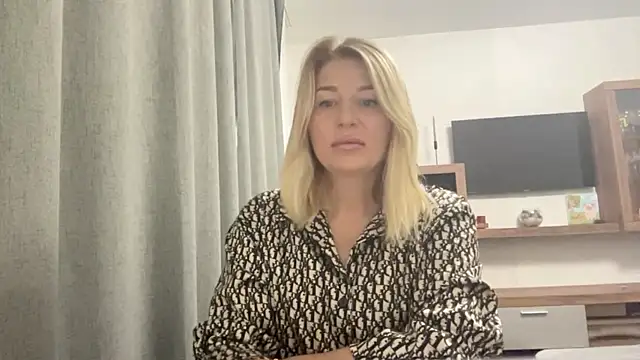 Snapshot of Blondie_xoxoxo chatting on 09/10/25, 06:23 Blondie xoxoxo online show from 09/10/25, 06:23
