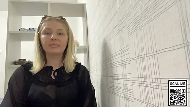 Snapshot of Blondie_xoxoxo chatting on 11/14/25, 02:10 Blondie xoxoxo online show from 11/14/25, 02:10